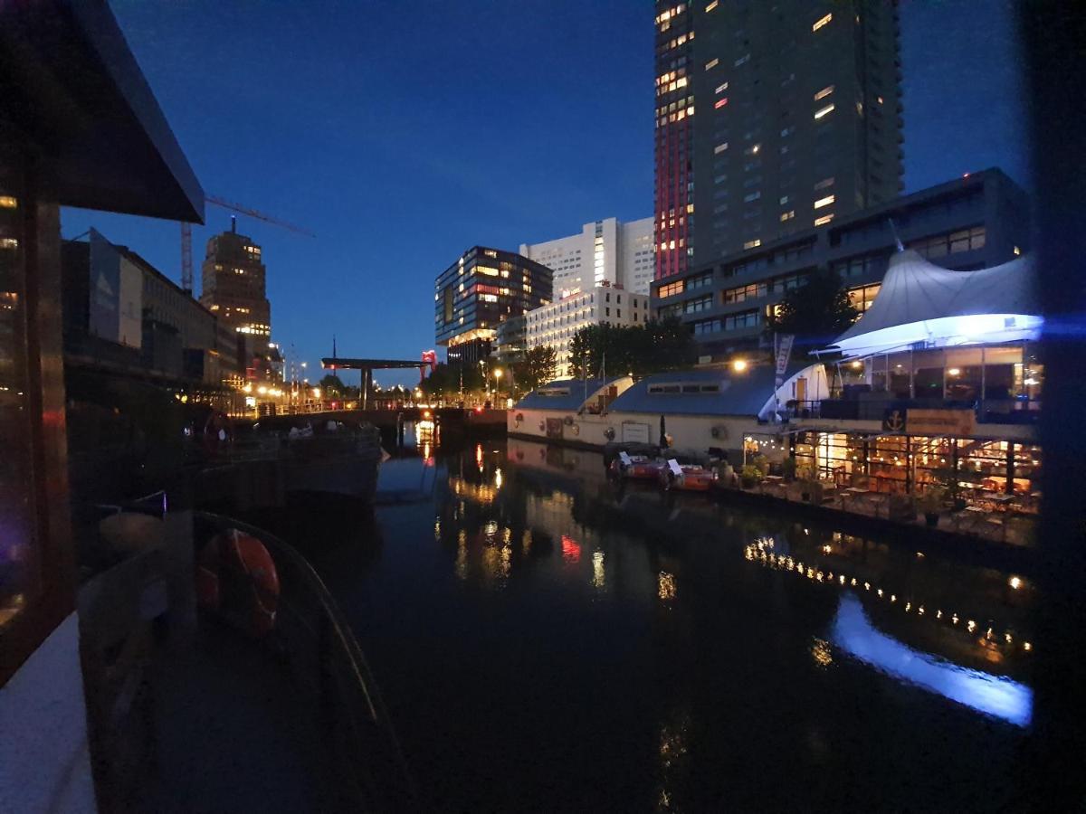 Hotel De Coaster & Aquarium Ponton Rotterdam Esterno foto